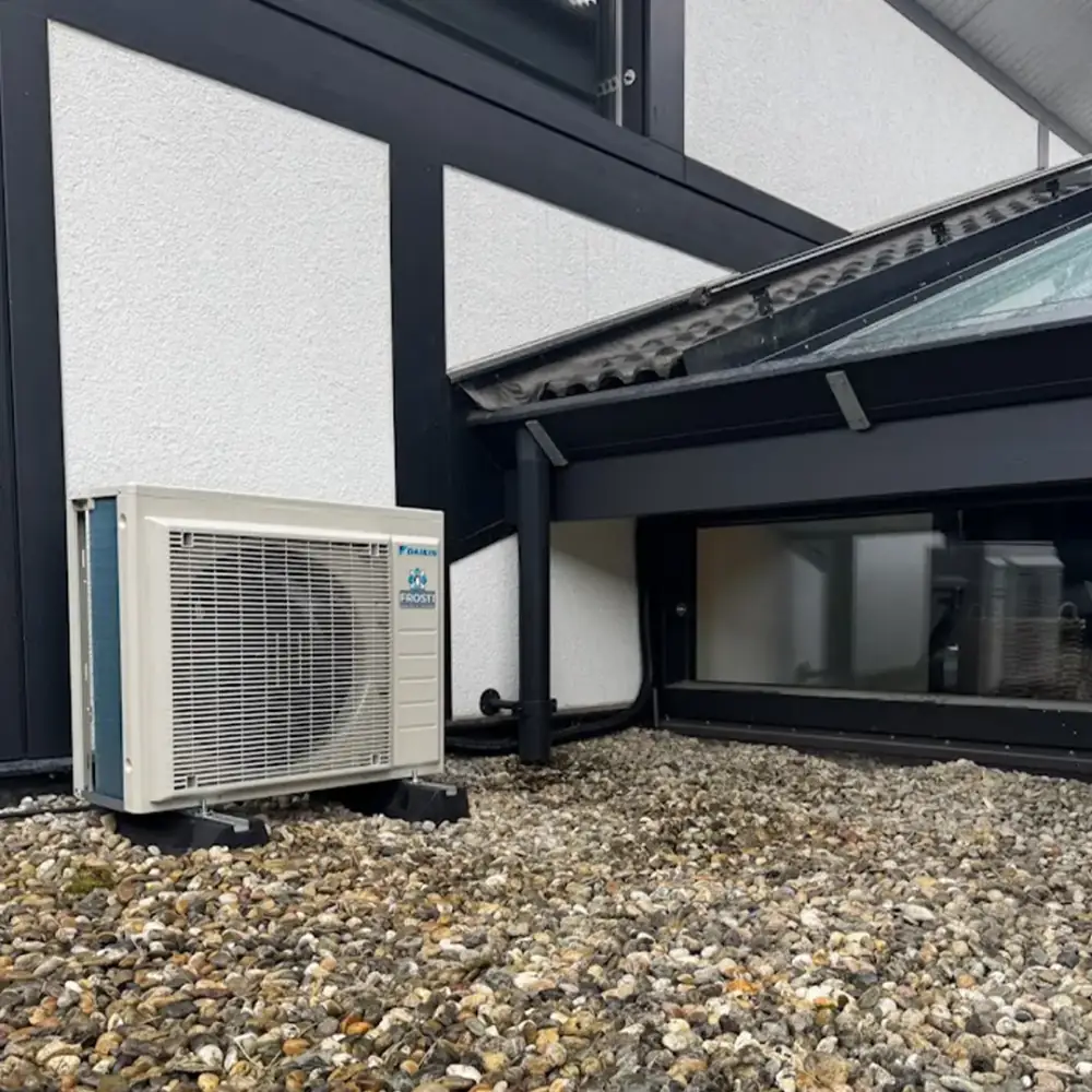 Außengerät am Wohnhaus