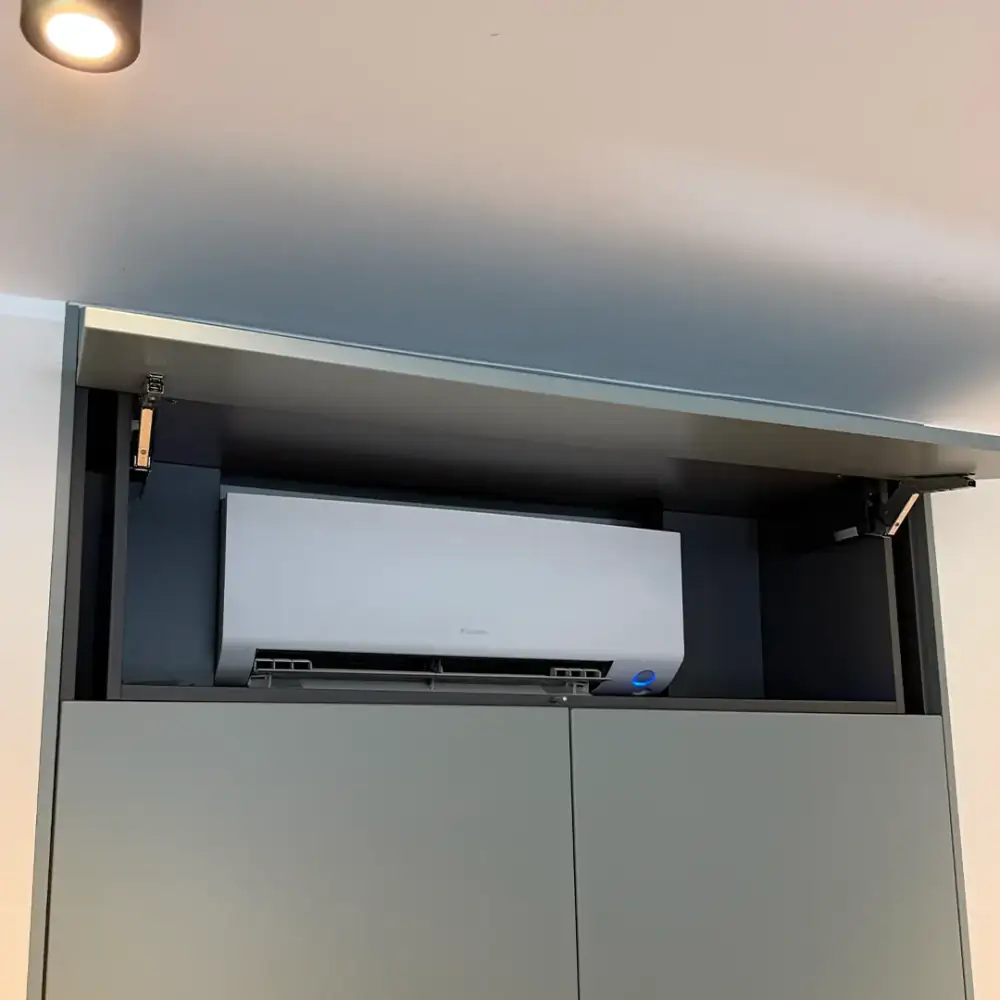 Wandgerät in eingebautem Schrank